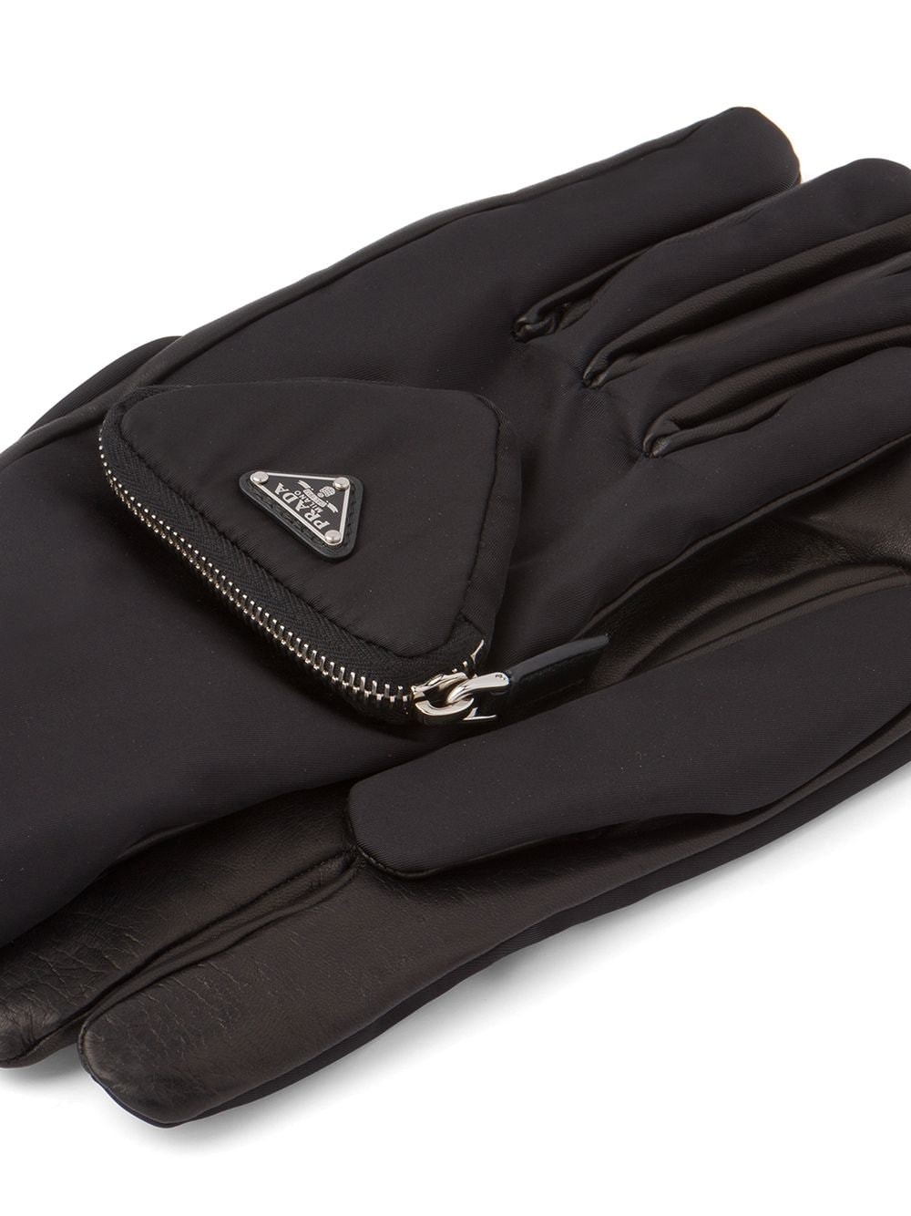 pouch-detail logo gloves